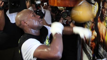 Floyd-Mayweather-may-quit-boxing-based-on-health-grounds-on-HWN-SPORTS