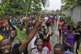 Protesting-the-death-of-a-SCD-student-at-YABATECH-on-HWN-HIGHLIGHT