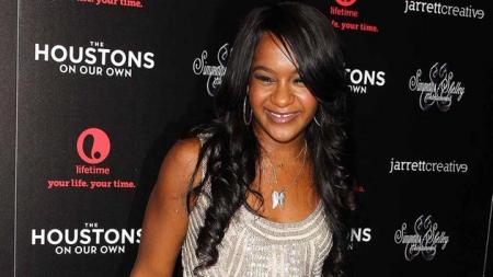 Bobbi-Kristina-Brown-passes-on-at-the-age-of-22-on-HWN-ENTERTAINMENT